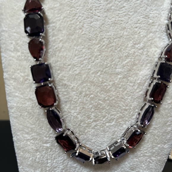 New! Guess Lavendar & Garnet colored Stone Necklace with Clasp - Picture 3 of 11